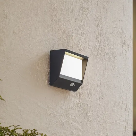 Lucande LED solarna lampa ścienna Dava, czarna, 14 cm