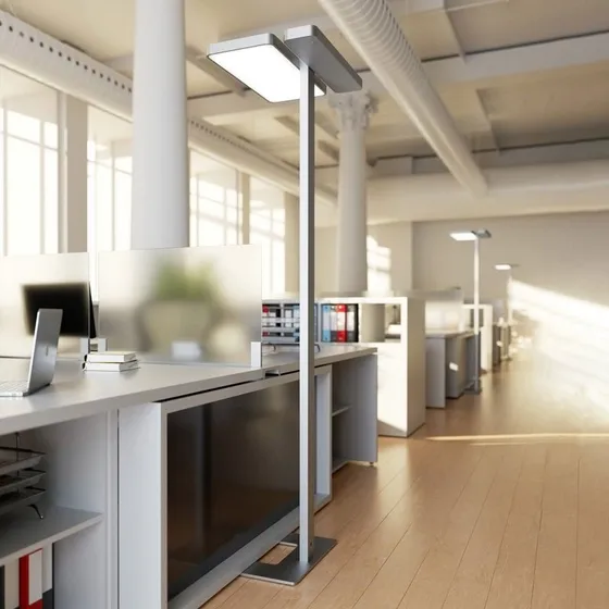 Arcchio Lampa stojąca LED Aila, srebrna, czujnik światła dziennego