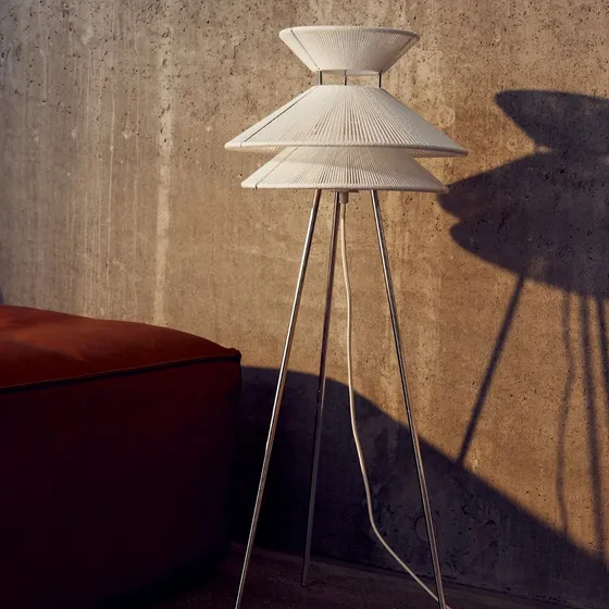 Lampa stojąca FRANDSEN Kiku – metalowa z abażurem z lnu, biała