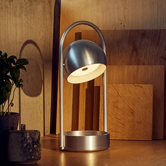 FRANDSEN Lampa stołowa LED Ball Portable, aluminium szczotkowane