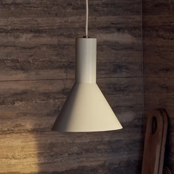 Frandsen Lyss Lampa wisząca beżowa, metalowa, Ø 18 cm