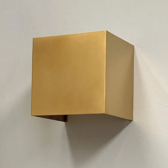 Dyberg Larsen Kinkiet Venus 10x10 Brass - Mosiężny