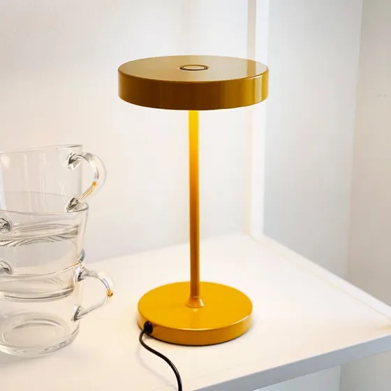 Lampa stołowa LED Dyberg Larsen Starlight, 26 cm, żółta