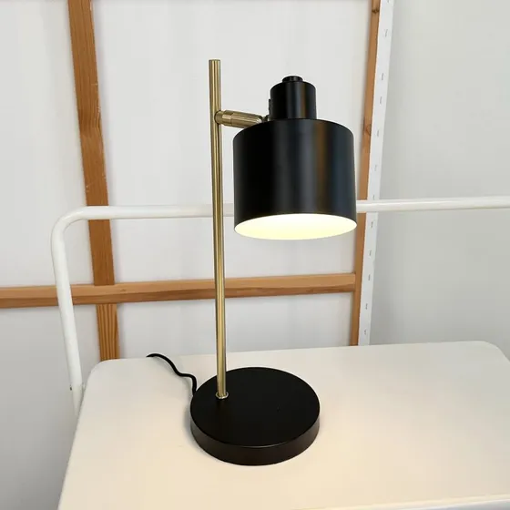 Dyberg Larsen Lampa stołowa Ocean, czarna/mosiężna, 43 cm