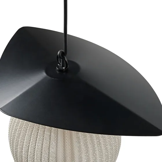 Gubi Lampa wisząca zewnętrzna Satellite, 57x36 cm, czarna/kremowa