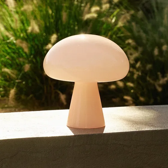 Gubi Obello Portable Lampa Stołowa LED – Pudrowy Róż, Szkło