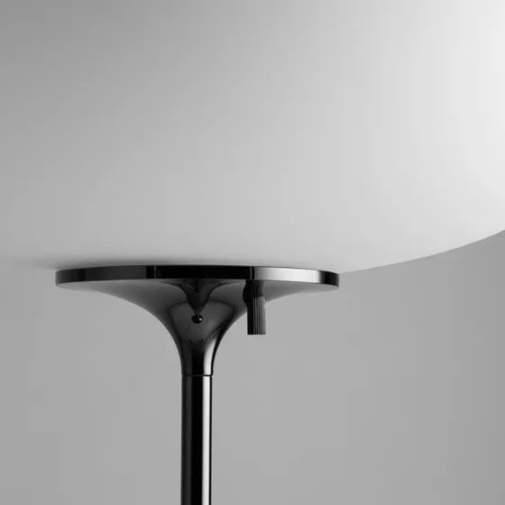 Lampa podłogowa Gubi Stemlite, czarno-chromowana, 110 cm, ściemniana