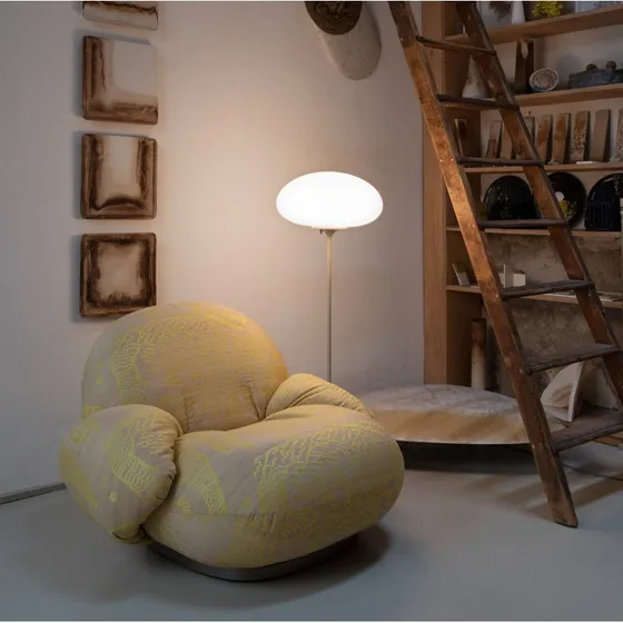 Lampa stojąca Gubi Stemlite, szary żwir, 110 cm, ściemniana