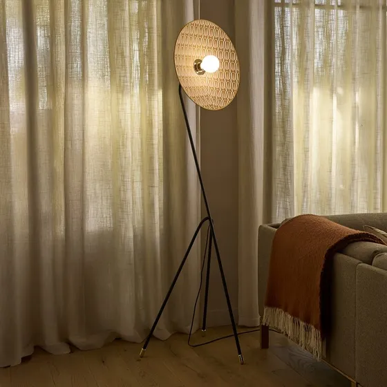 MARKET SET Lampa stojąca Gatsby, trójnóg, kremowy klosz, czarna podstawa