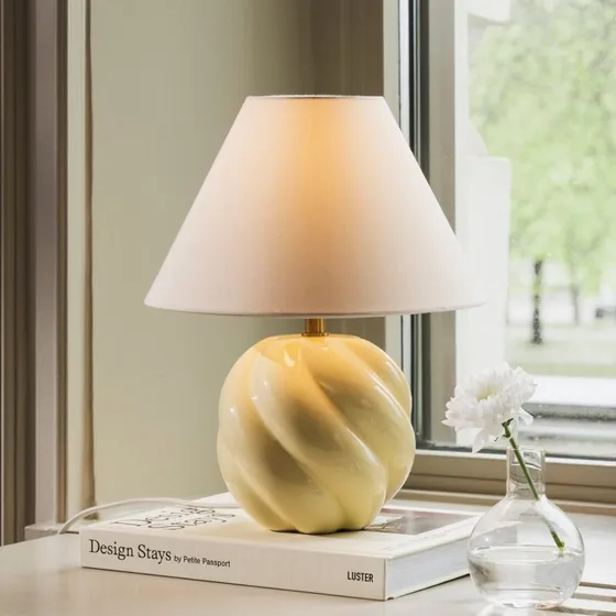 Globen Lighting Lampa stołowa DAHLIA, beżowo-żółta, 31 cm