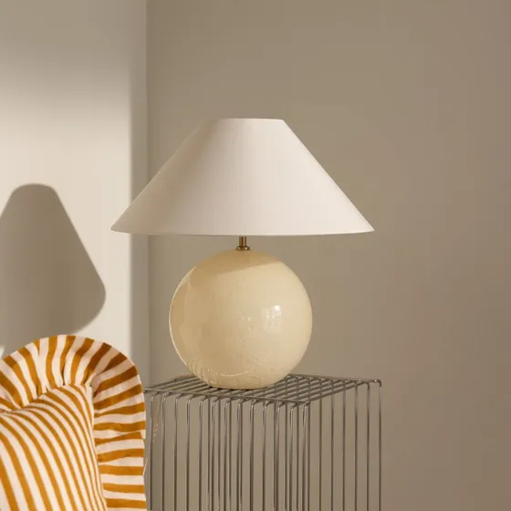 Globen Lighting Lampa stołowa Iris 45 kremowa tkanina