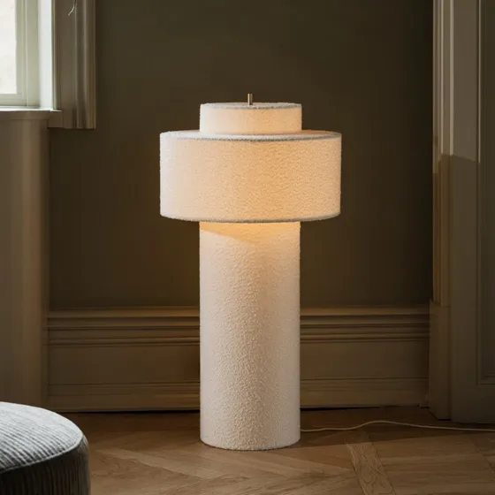 Globen Lighting Lampa podłogowa Noah, biała, 88 cm, bouclé