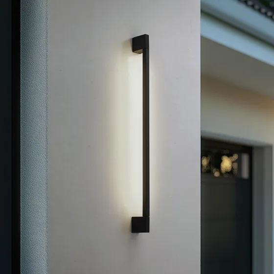 Lindby Neano Kinkiet LED 90 cm, czarny, IP54