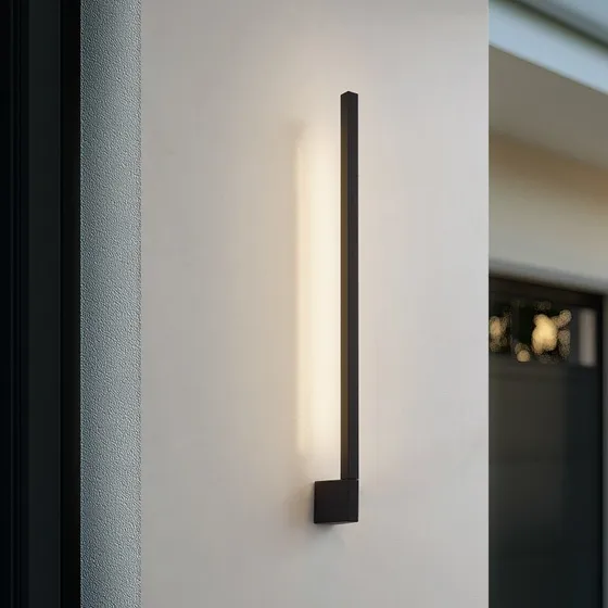 Lindby Neano Kinkiet LED 80 cm, czarny, IP54