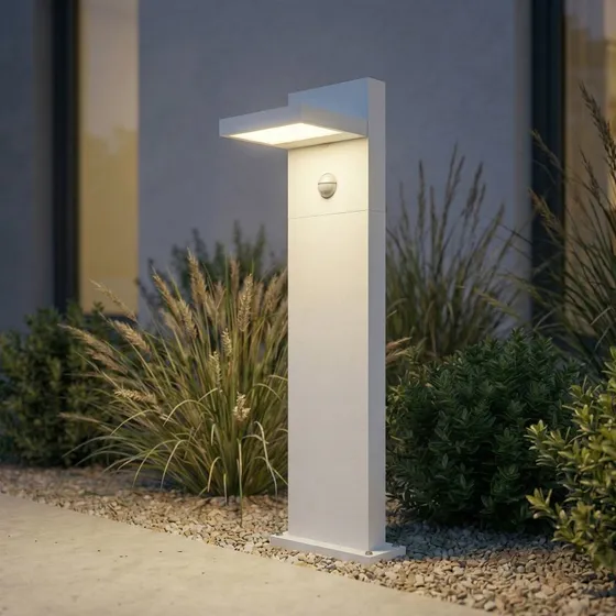 Lucande Silvan Słupek oświetleniowy LED, biały, 65 cm, z czujnikiem