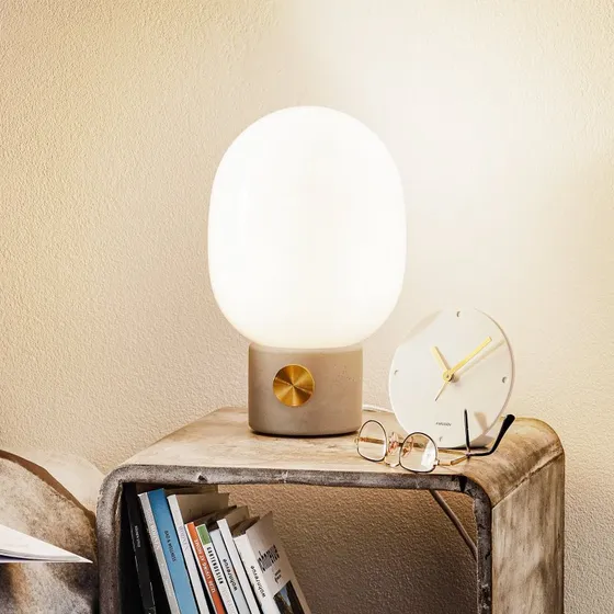 Audo Copenhagen JWDA Lampa Stołowa Beton Jasnoszary/Mosiądz