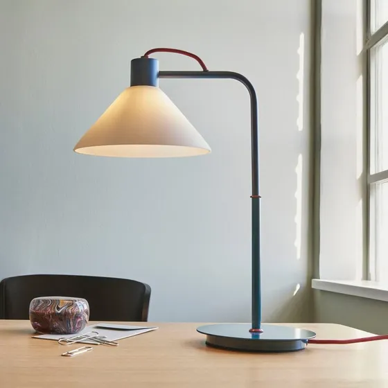 Lampa stołowa Hübsch Spot Petrol – Designerska lampa z białym kloszem
