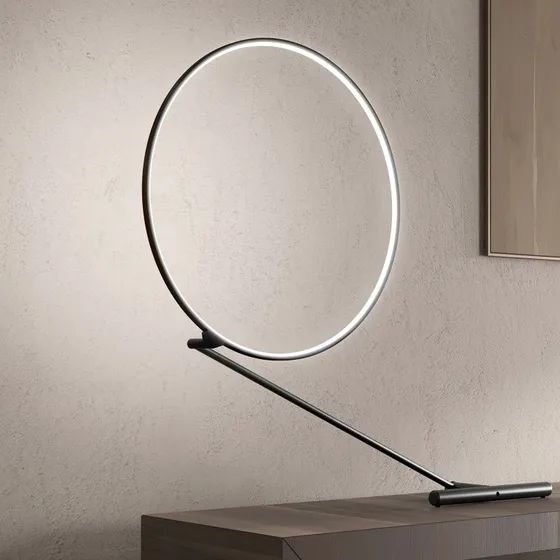 KDLN Lampa stołowa LED Poise, czarna, 109 cm, ściemniana