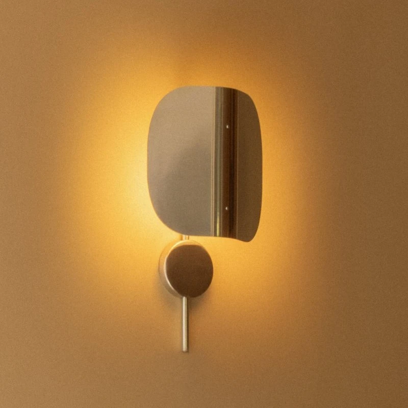 Audo Wing Lampa ścienna, aluminium, 47 cm, regulowana