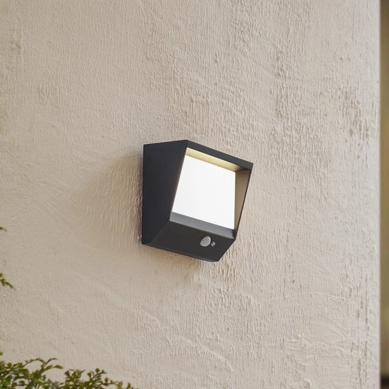 Lucande LED solarna lampa ścienna Dava, czarna, 14 cm