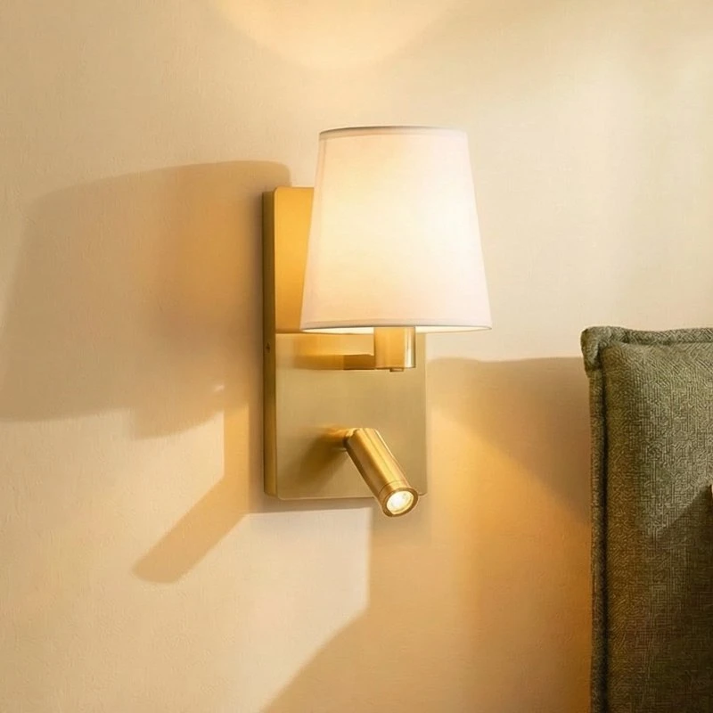 Lampa ścienna Lindby Aiden, biała/mosiądz, z kloszem i LED