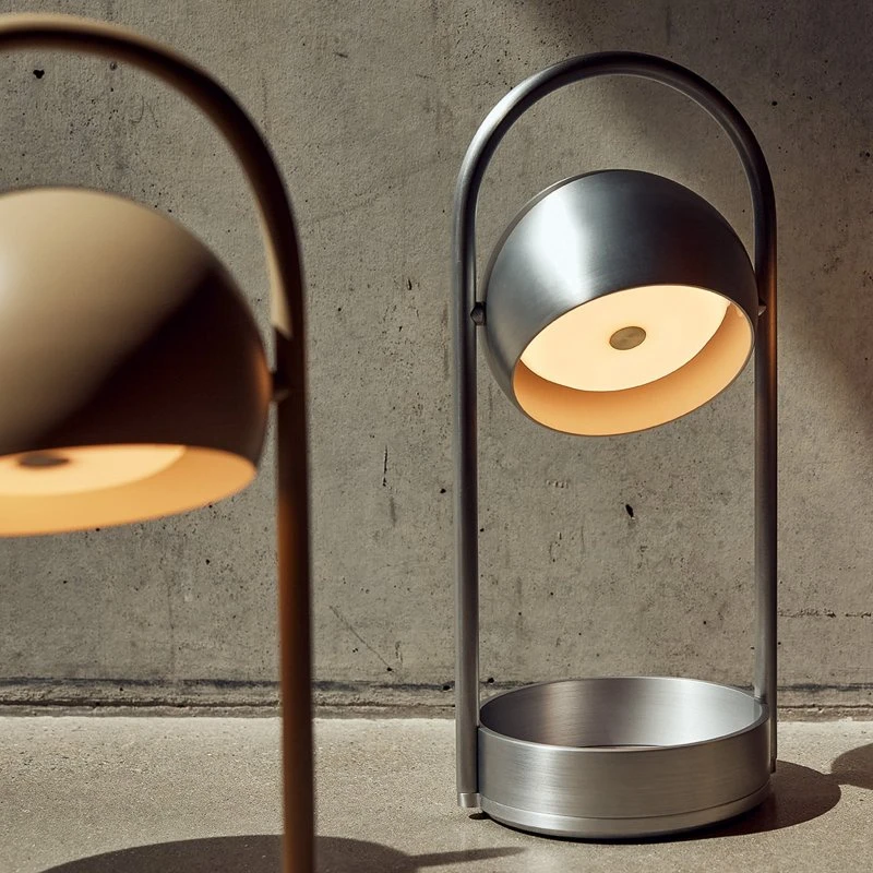 FRANDSEN Ball Portable - Lampa stołowa LED z akumulatorem, piaskowy