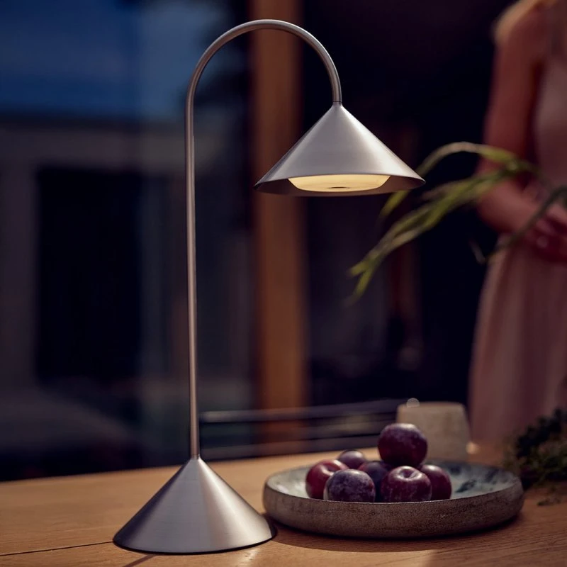 FRANDSEN Lampa stołowa LED Grasp, stal nierdzewna, 47 cm