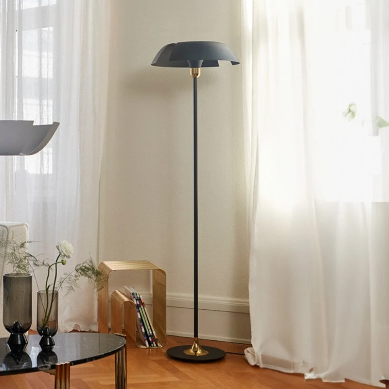 AYTM Cycnus Lampa Podłogowa Czarno-Złota, 160 cm