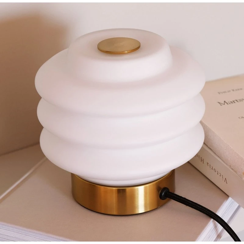 Dyberg Larsen Diva Lampa Stołowa Brass z Kloszem ze Szkła