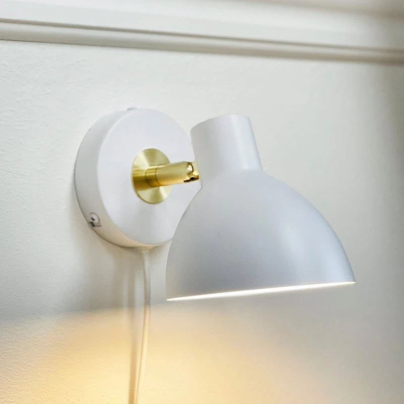 Dyberg Larsen Lilje Lampa ścienna biała, Ø 16 cm, metal
