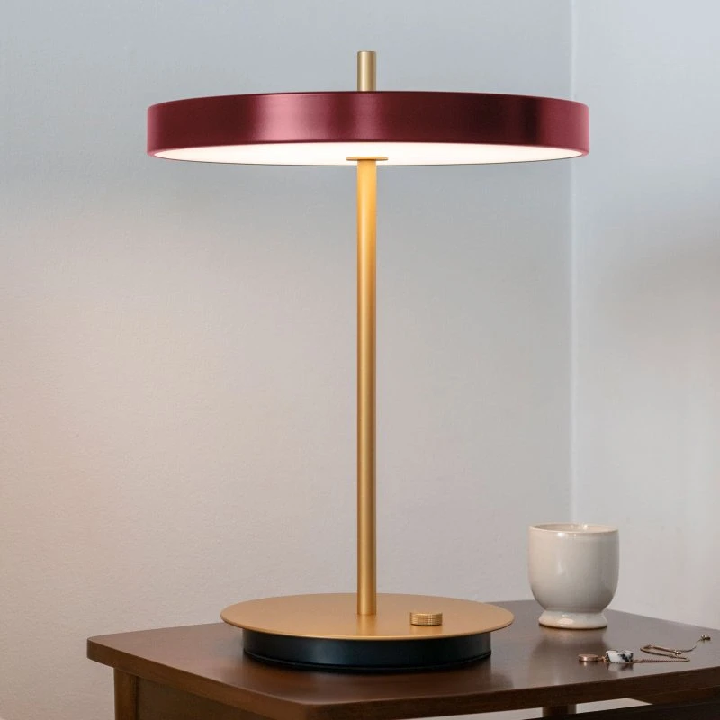 UMAGE Asteria Table Lampa LED Ruby Red/Mosiądz
