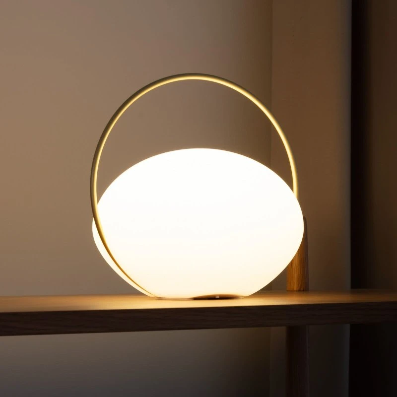 Lampa stołowa LED UMAGE Orbit, biała/mosiężna, IP44, CCT