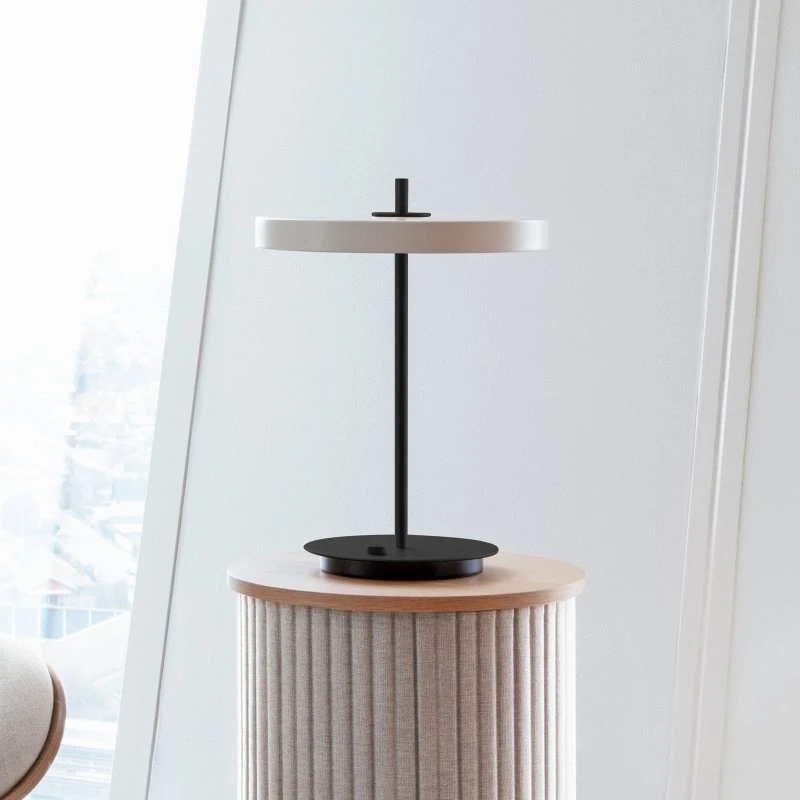 UMAGE Asteria Table Lampa stołowa LED, perłowy biały/czarny