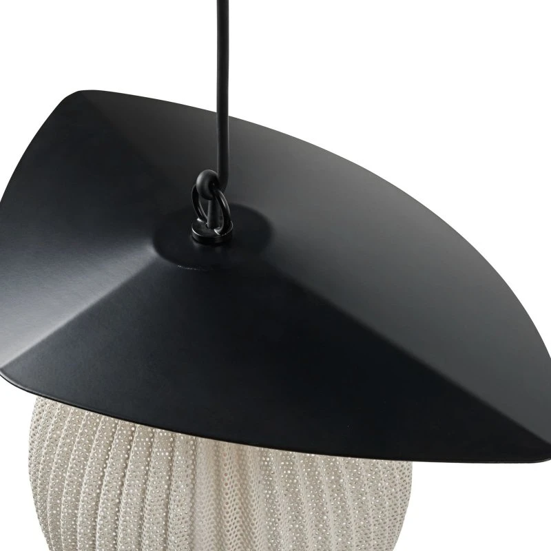 Gubi Lampa wisząca zewnętrzna Satellite, 57x36 cm, czarna/kremowa