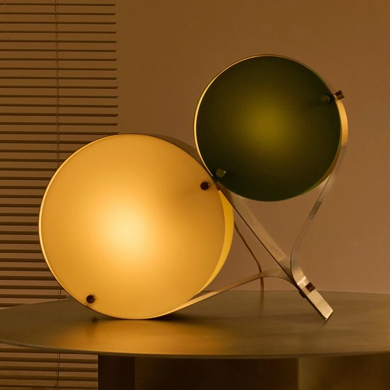 GUBI Lampa stołowa Coppia Brąz/Ivory/Olive