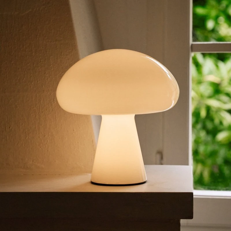 Lampa stołowa Gubi Obello Portable – perłowo-biała, szkło
