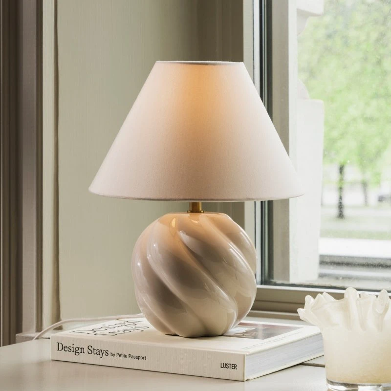 Globen Lighting Lampa stołowa DAHLIA, beżowa, 31 cm
