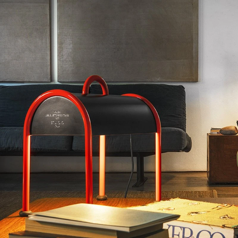 Stilnovo Valigia LED – Lampa stołowa i stojąca Ettore Sottsassa