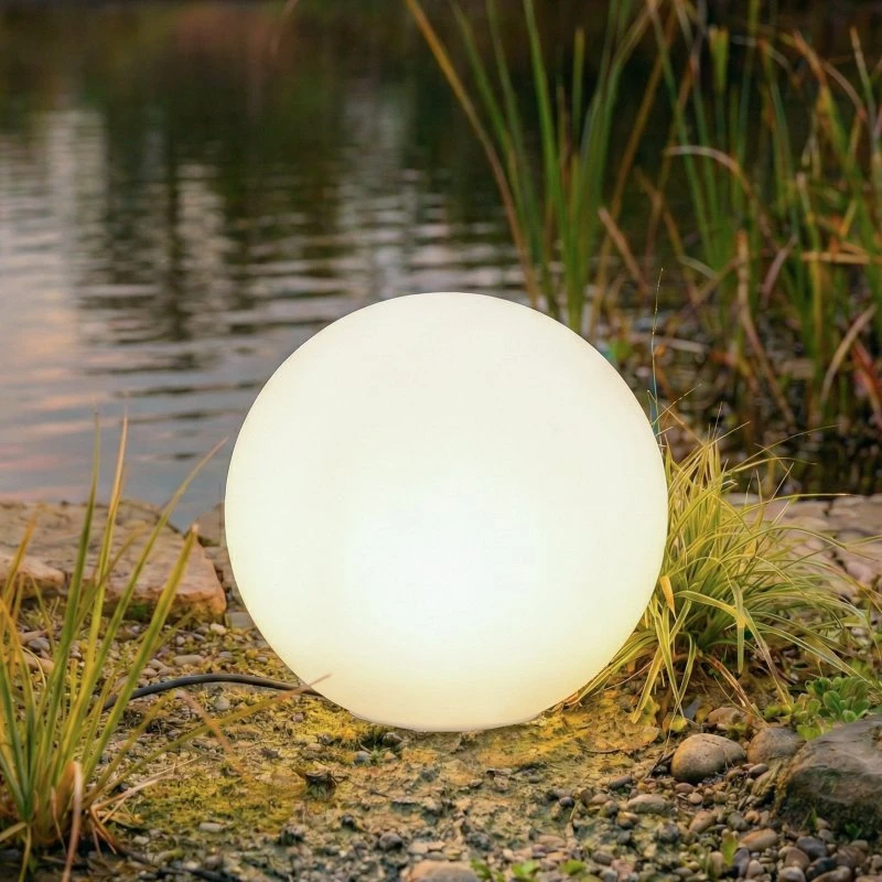 Lampa ogrodowa Lindby Valyra kulista, Ø 40 cm, IP54, biała
