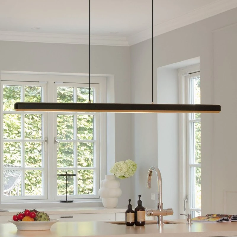 UMAGE Hazel Branch Lampa wisząca LED, czarny/mosiądz, 150 cm