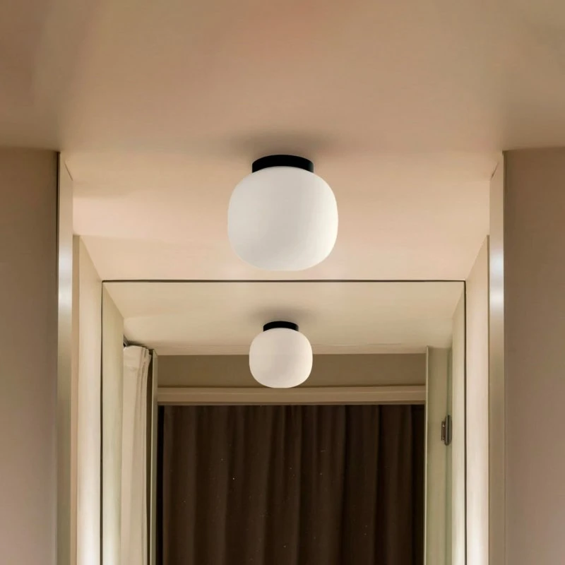 Faro Barcelona Amelia – Lampa sufitowa łazienkowa, czarna/opalowa, Ø21,5 cm